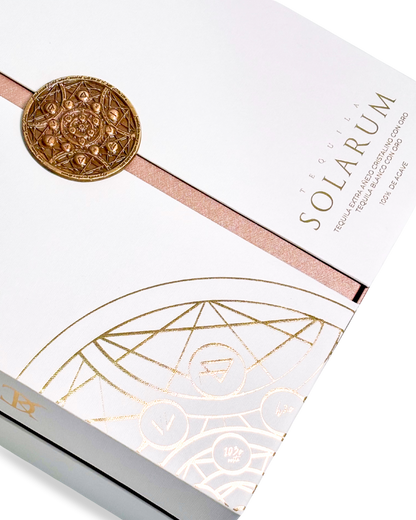 Kit de dos botellas: Tequila Solarum Extra Añejo Cristalino 24K + Tequila Solarum Blanco 24K